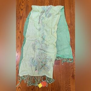 NWT  DANIELA VECCHI Green Embrod Fringed SILK Scarf  Italian